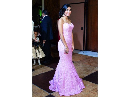 Elegancia en prom de la Escuela Seran