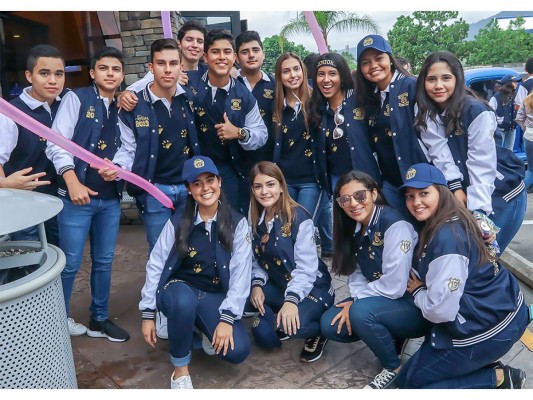 Así fue el seniors entrance de la Academia Americana