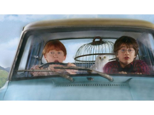 Harry Potter y La Cámara Secreta <br/>Harry Potter y los estudiantes de segundo año investigan una malévola amenaza para sus compañeros de clases de Hogwarts. No te pierdas los detalles en la de esta cinta en la pantalla de netflix. <br/>