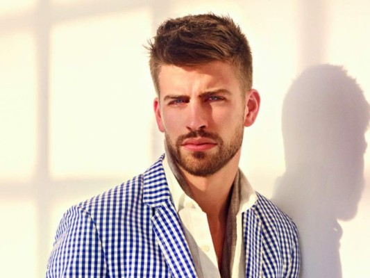 Gerard Pique, el español está casado, pero esto no detiene a sus fanáticas para que lo admiren mientras juega. ¿Te parece guapo?