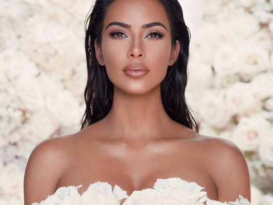 Kim Kardashian lanza nueva línea de maquillaje inspirada en su boda con Kanye West