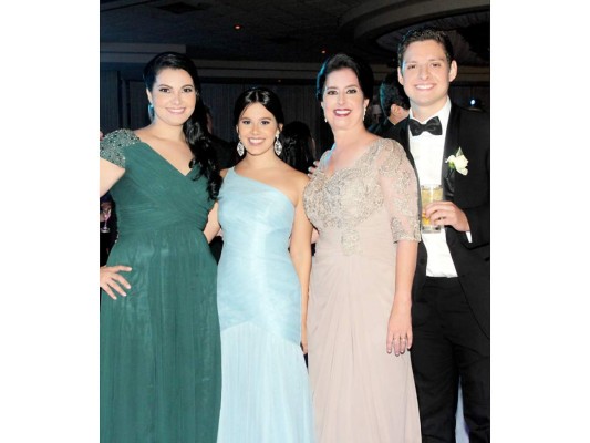 La boda religiosa de Jonathan Park y Daniela Ferrufino