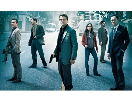 Con un presupuesto de 160 millones de dólares, el filme Inception dirigido por el afamado Christopher Nolan y protagonizado por Leonardo DiCaprio, recaudó la increíble cantidad de 825 millones.