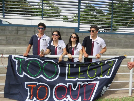 Entrance de los Seniors 2017 de Macris School