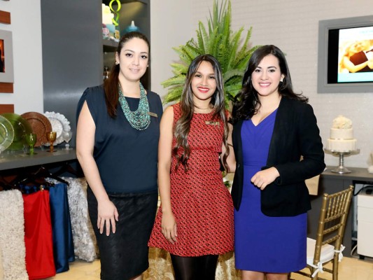 María Zaldivar, Mariela Arriaga, Nidzy Amador.