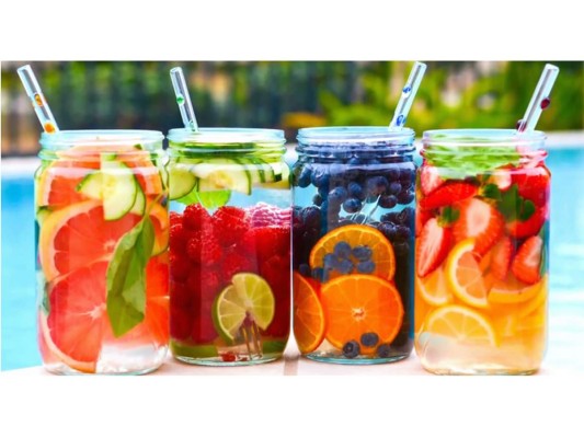 5.Ingerir más agua y té<br/>El agua es fundamental, si no te gusta tomarla sustitúyelo por té o prepárate tu propia agua agregándole rebanadas de frutas frescas como fresas, manzana y pepino.<br/>