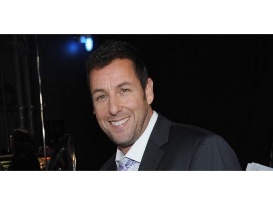 9. Adam Sandler<br/>El actor y comediante sorprendió a la crítica con su trabajo en la película “Uncut Gems”, generando ganancias de 41 millones de dólares.