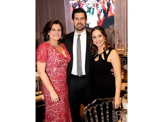 Nicole Casanova con Raúl y Morela Aguero