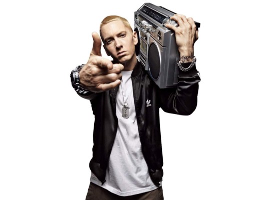 Eminem<br/>'Los golpes que a mí me daban no se olvidan, yo creo que aún los siento. Siempre la agarraron contra mí y la verdad, no sé por qué. Nadie me ayudó, no encontré apoyo. Mis compañeros me pegaron en los baños, en los pasillos, frente a los casilleros, donde fuera', contó Eminen. Justamente, su canción 'Not afraid' es un tema para contar sobre los abusos que tuvo que soportar siendo tan sólo un niño.