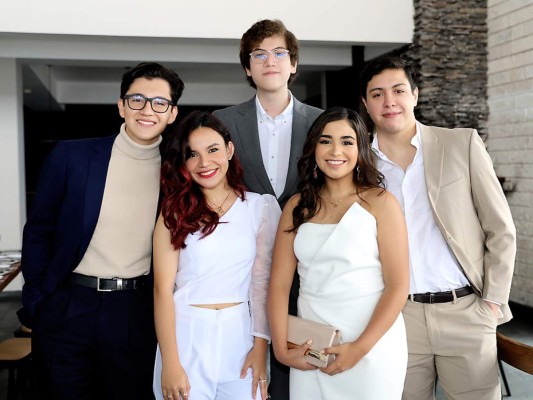 Juan Mora, Ana Brito, Juan Diego Maier, Sofía Reyes y Mario Flores