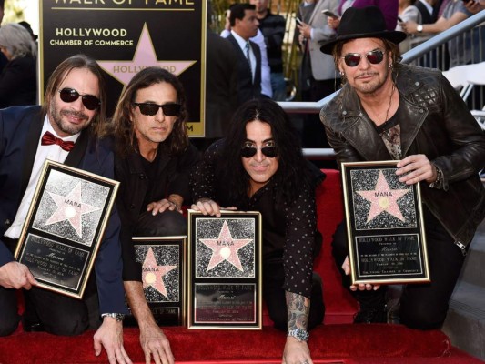 Maná<br/>El grupo de Rock tiene también su estrella en el famoso paseo. En 2016 la banda se ganó el lugar y también siendo la primera agrupación mexicana de rock en ganarse este premio.<br/>