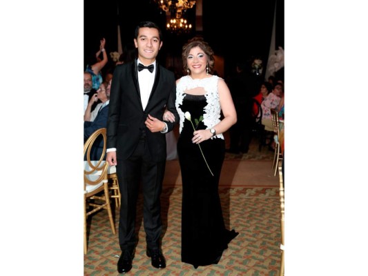 Desfile de los Seniors 2017 Del Campo International School