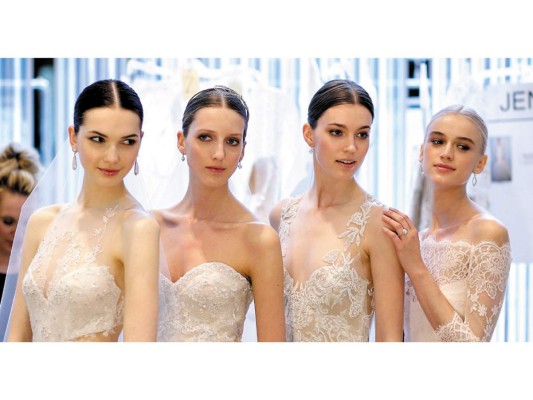 #1 Encajes y transparencias para la novia romántica