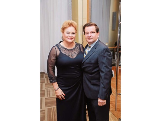 Juan Jaar y Lisa Hepburn celebran fiesta nupcial  