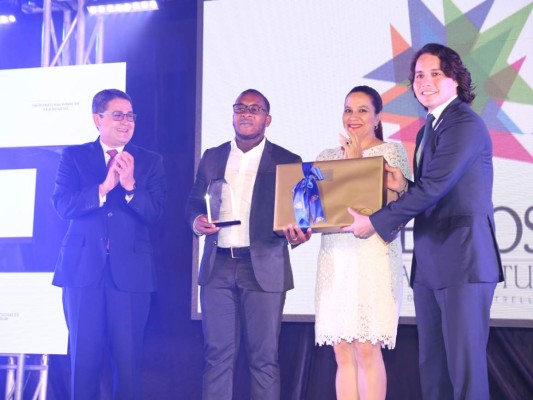 Gobierno reconoce logros de jóvenes hondureños