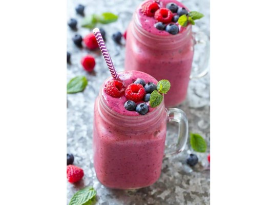 Triple Berry Smoothie<br/>1 tza de moras, fresas y arandanos congelados<br/>1 tza de leche descremada <br/>1 cdta de vainilla <br/>1 cda de nectar de agave