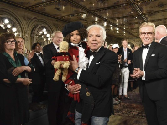 Ralph Lauren celebró sus 50 años de su marca con una pasarela que festejó la diversidad y belleza, el tema fue todos los diseñadores americanos, lugar Central Park. Un tributo ciudad natal New York en donde unió todas sus colecciones como (Ralph Lauren Collection, Polo Ralph Lauren, RL, for women, men and children) al terminar siguió una dinner gala donde fueron invitadas estrellas como Kanye West, Oprah Winfrey, Roberto de Niro y muchos más.