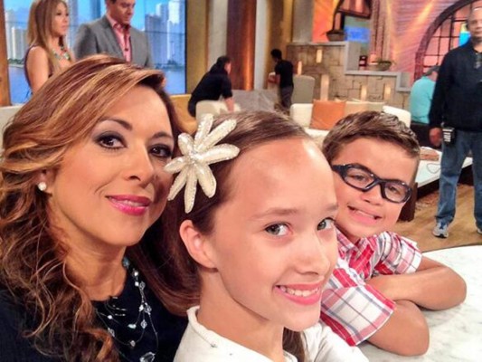 Neyda Sandoval, la destacada periodista hondureña que trabajó 25 años en la cadena Univisión es hoy es embajadora activa de Aldeas SOS, para ayudar a los niños en riesgo social en Honduras. Sus hijos 'Abi y Lito' la motivan a ser voluntaria de esta organización en nuestro país que trabaja por mejores oportunidades para los infantes