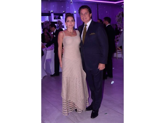 Guillermo Orellana y Giordanna Kafati festejan su boda