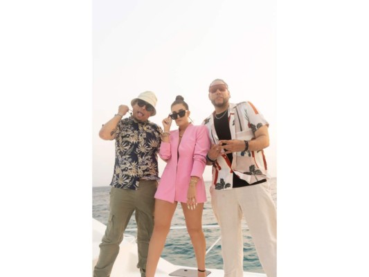 Alexa Ferrari estrena 'Vitamina P' junto a J-King y Maximan