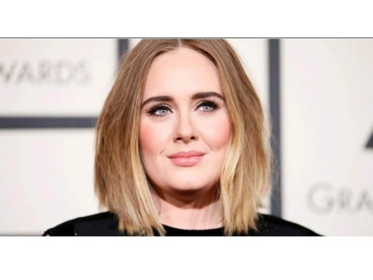 Adele sufrió con su relación anterior, algo que la llevó a escribir algunas de sus canciones más exitosas. El amor tocó sus puertas cuando conoció a Simon Konecki. 7 años después, está a punto de divorciarse por un valor de 180 millones de dólares