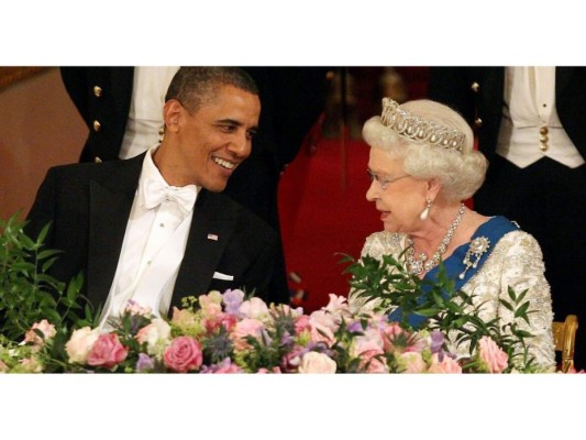 Barack Obama hizo llorar a la Reina Isabel II con emotivo regalo  