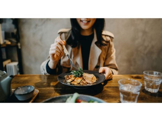 Identifica cuando tienes hambre<br/>Es importante que trates de controlar tus impulsos, por lo que es necesario que trates de identificar cuando tienes hambre realmente e intenta comer solo en esas ocasiones.<br/>