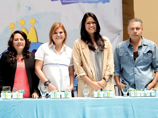 Corporación Flores entrega becas educativas a los ganadores de Toyota Dream Car 2019