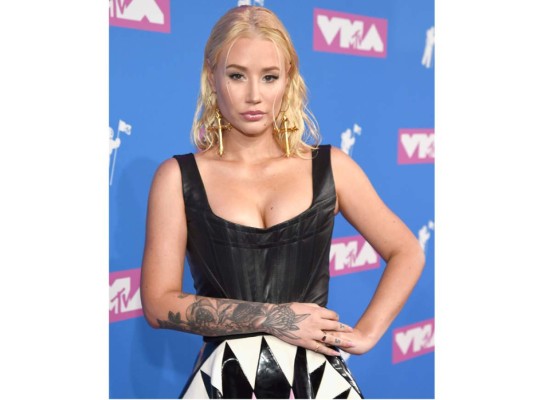 Iggy Azalea es atacada por llevar ofensiva camisa