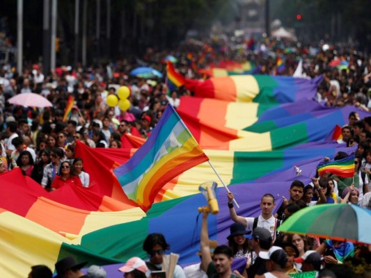 ¿Por qué se celebra el mes del orgullo LGBT+?