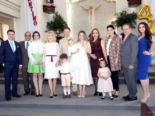 Javier y Viviana Guevara bautizan a su hija Ariana Sofía