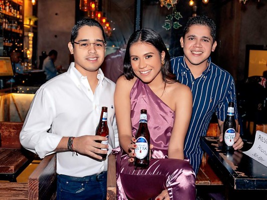 Benjamín Martínez, Alondra Caraccioli y Douglas Martínez.