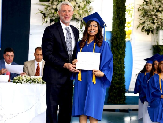 Entrega de títulos Macris School