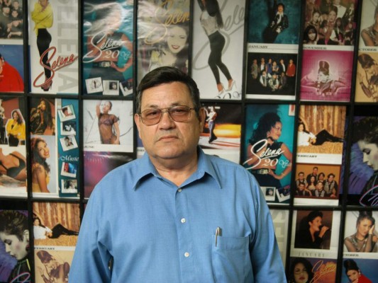 Hoy que Selena es un ícono de fama mundial su padre y quién fuera su mánager asegura que Yolanda Saldívar casi destruye a su familia y que no se ha podido recuperar de la muerte de su hija