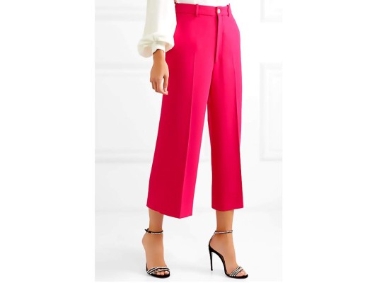 Lo puedes combinar con una chaqueta y sandalias