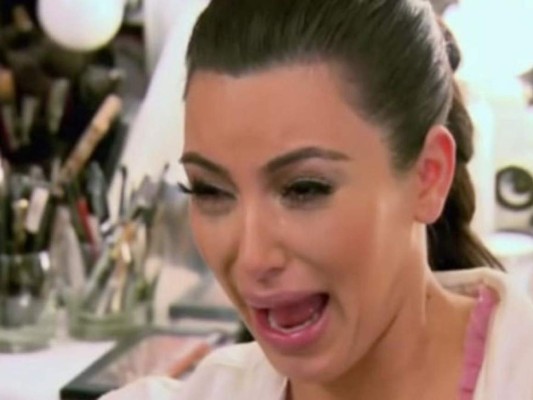 'Tiene esta fea cara de llanto'<br/>Todos los aspectos de sus vidas han sido filmados, por lo que no es sorprendente que haya habido algunas reacciones emocionales captadas en KUWTK, pero ninguna más que la de Kim.<br/>'Tiene esa cara de llanto fea', dijo Kourtney después de un colapso, y Kim incluso la convirtió en un Kimoji.<br/>