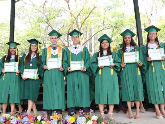 Graduación de la DelCampo International School