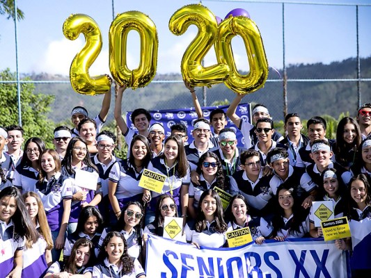 Seniors Entrance de la Macris School 2020