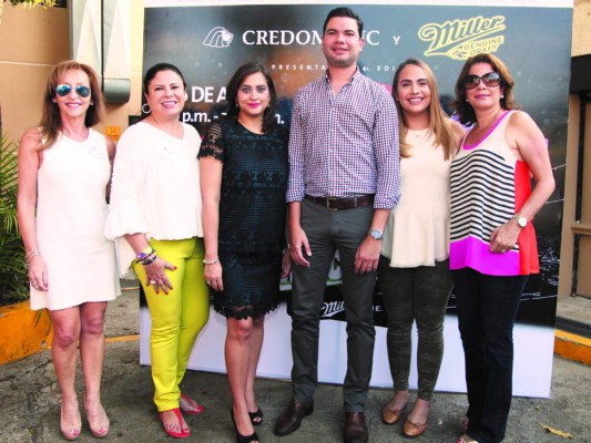 Mayra Porras, Gina Mendieta, Valeria Ríos, Carlos Avila, Angella Andonie y Patty Casanova-Castillo (foto: Marco Rico)