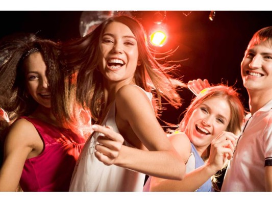 6. Bájale a las fiestas. Aprende a decir no y mantente alejado por un tiempo de las fiestas, salidas al bar, happy hours y cualquier reunión que signifique gastar lo que no está en tu presupuesto.