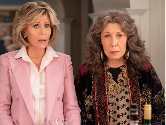 Grace and Frankie: al comienzo Grace y Frankie no son amigas, pero sus esposos, que han sido socios durante años, deciden dejarlas y ellas crean un fuerte vínculo.
