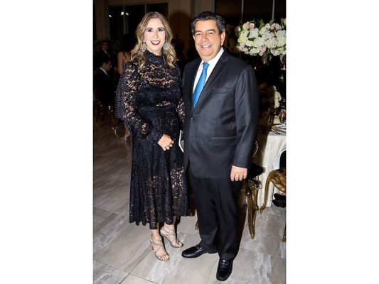 Joaquín Echeverrí y Adriana Hawit se casan por lo civil  