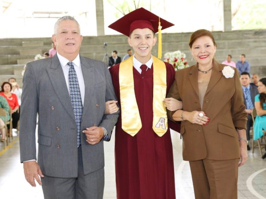 Entrega de títulos Mayan School II parte