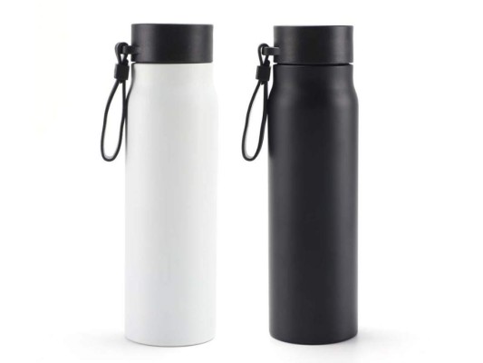¡Siempre hidratada! En los días del calor el termo de café es reemplazado por un bote con agua; le puedes obsequiar uno con diseño simple y atemporal que la acompañe siempre.