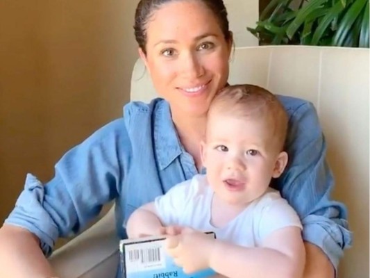 ¡El tierno video en el que Archie lee un cuento junto a su madre Meghan Markle!