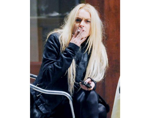Desde niña Lindsay Lohan fuma mucho cigarrillo y no ha podido dejar.