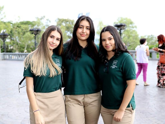 Gina Regalado, Andrea Castro y Nicolle Anderson