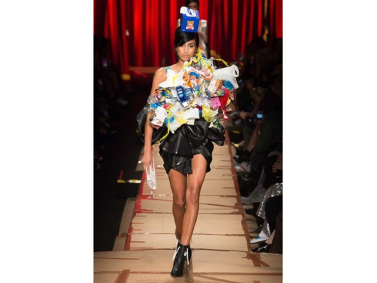 Pasarela Moschino otoño 2017