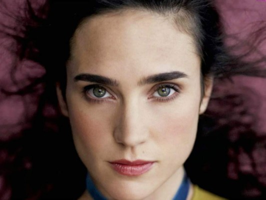 Y los ojos más bellos del cine los tiene Jennifer Connelly conservan un halo de infinita melancolía, de dulzura y de belleza.