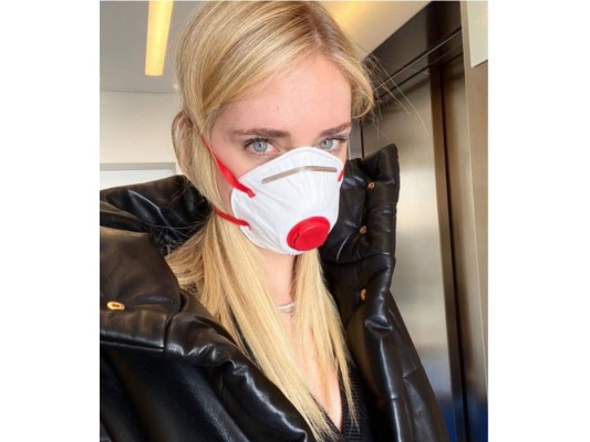 Chiara Ferragni. La influencer y su esposo, Fedez, además han iniciado una campaña de recaudación de fondos para ayudar al hospital San Raffaele de Milán, una de las zonas más afectadas. 'Es hora de cambiar y de demostrar que somos personas que tenemos valores verdaderos que podemos sacrificarnos por el bien común y por nuestro país'. dijo la modelo en un video de Instagram TV.